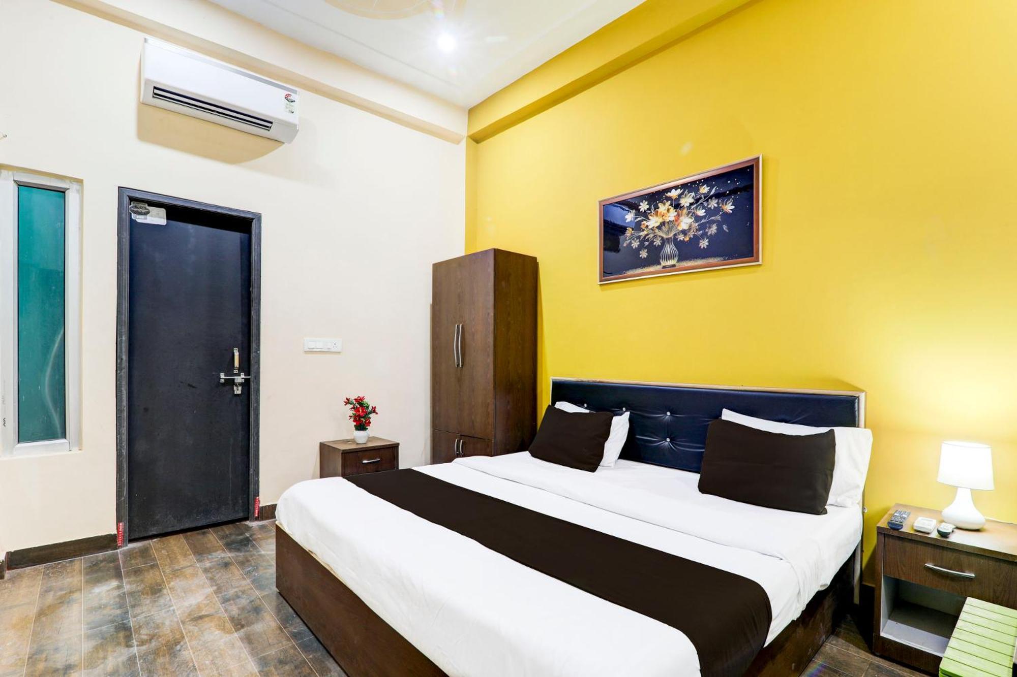 Super O Arjun Ganj Hotel 3*